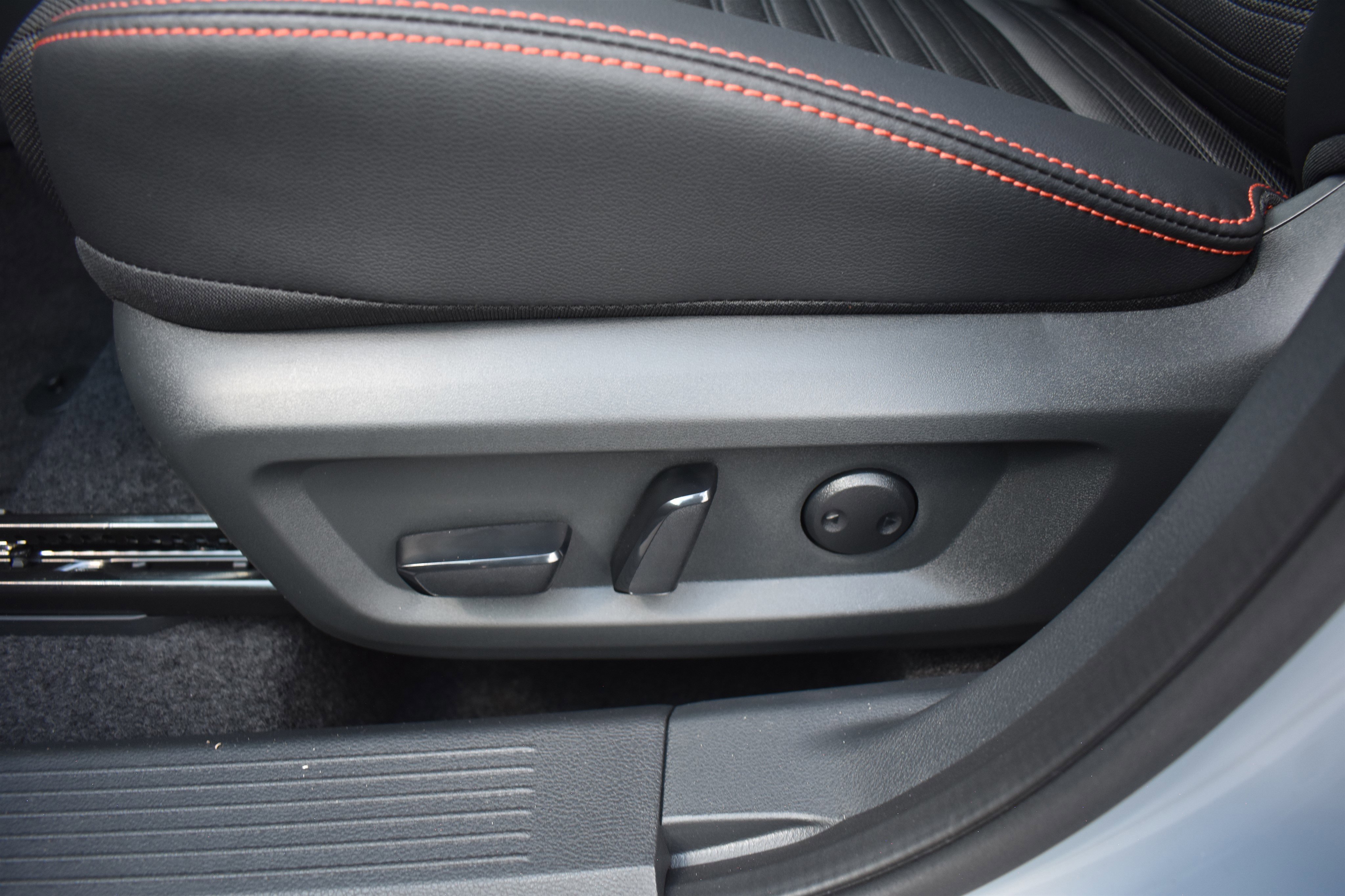 2026 Nissan Rogue SV photo 5