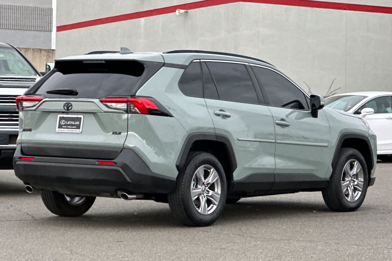 2023 Toyota RAV4 XLE photo 2