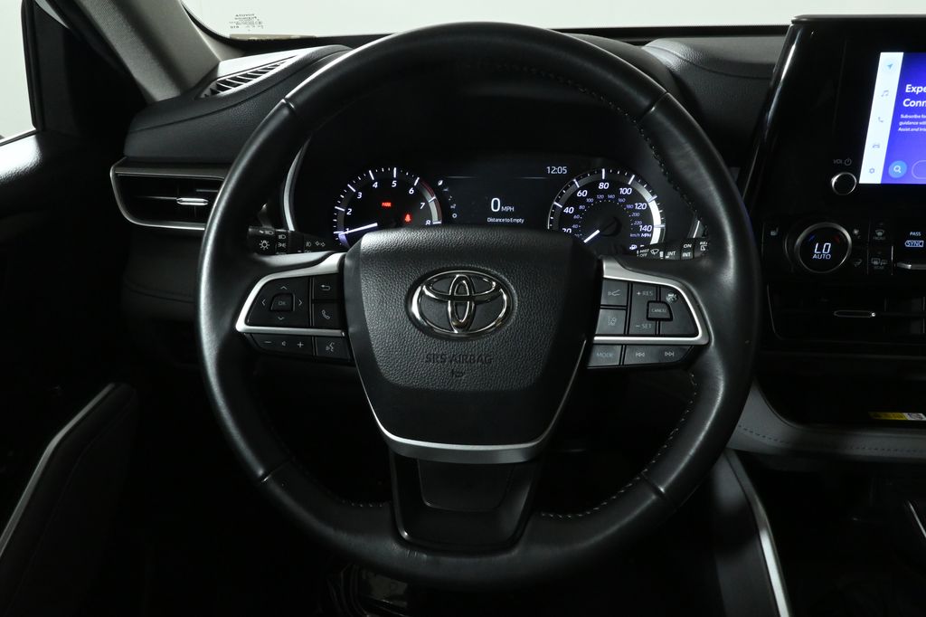 2024 Toyota Highlander XLE photo 16