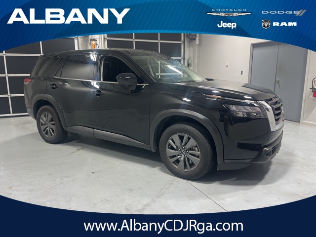 2023 Nissan Pathfinder S's photo