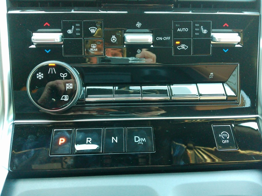 2025 Nissan Armada SL photo 43