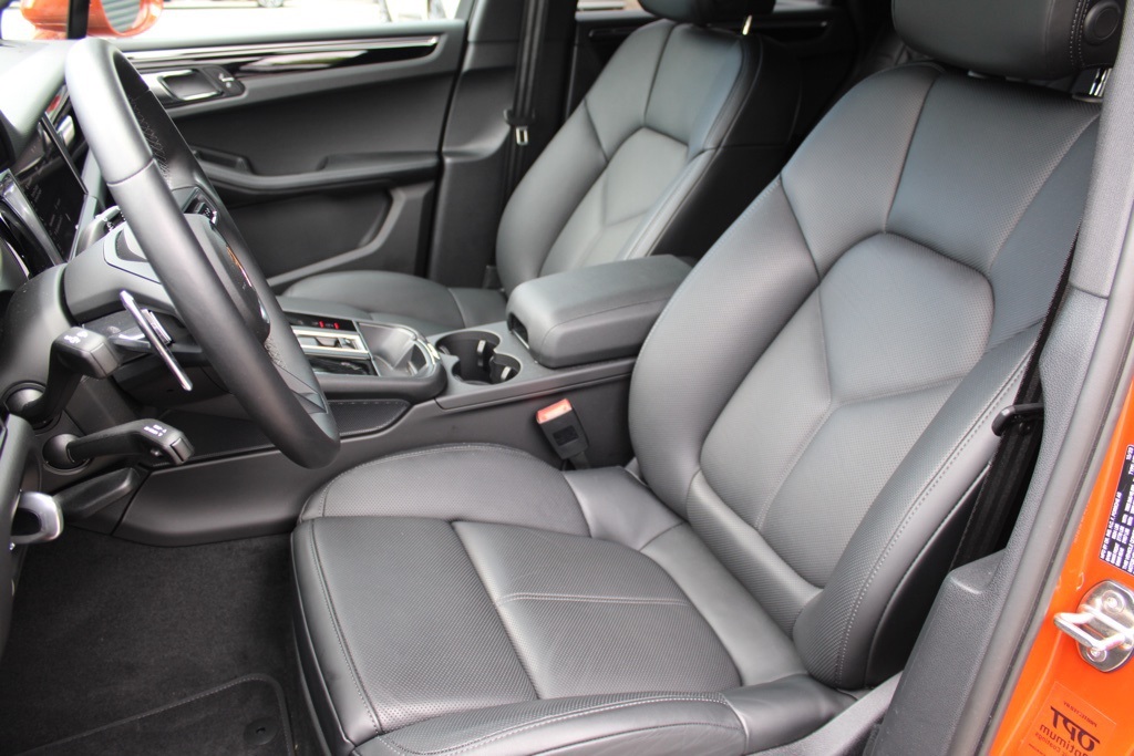 2024 Porsche Macan T photo 5