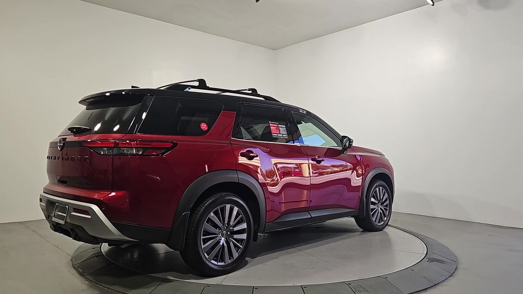 2024 Nissan Pathfinder SL photo 5
