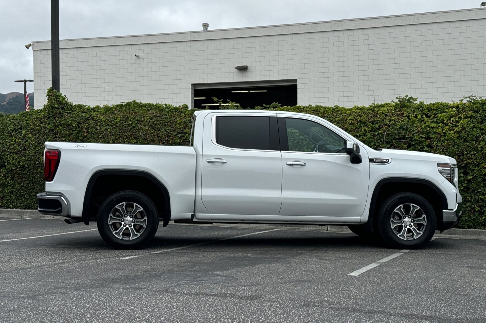 2024 Gmc Sierra 1500 SLT photo 3
