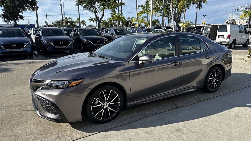 2023 Toyota Camry SE photo 9