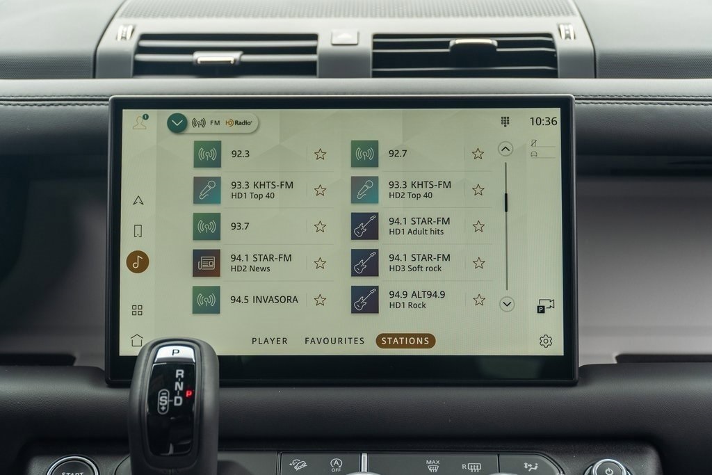 2025 Land Rover Defender 130 X-Dynamic SE photo 10