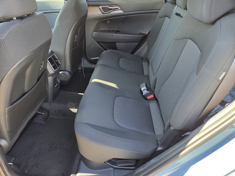 2026 Kia Sportage Hybrid S photo 7