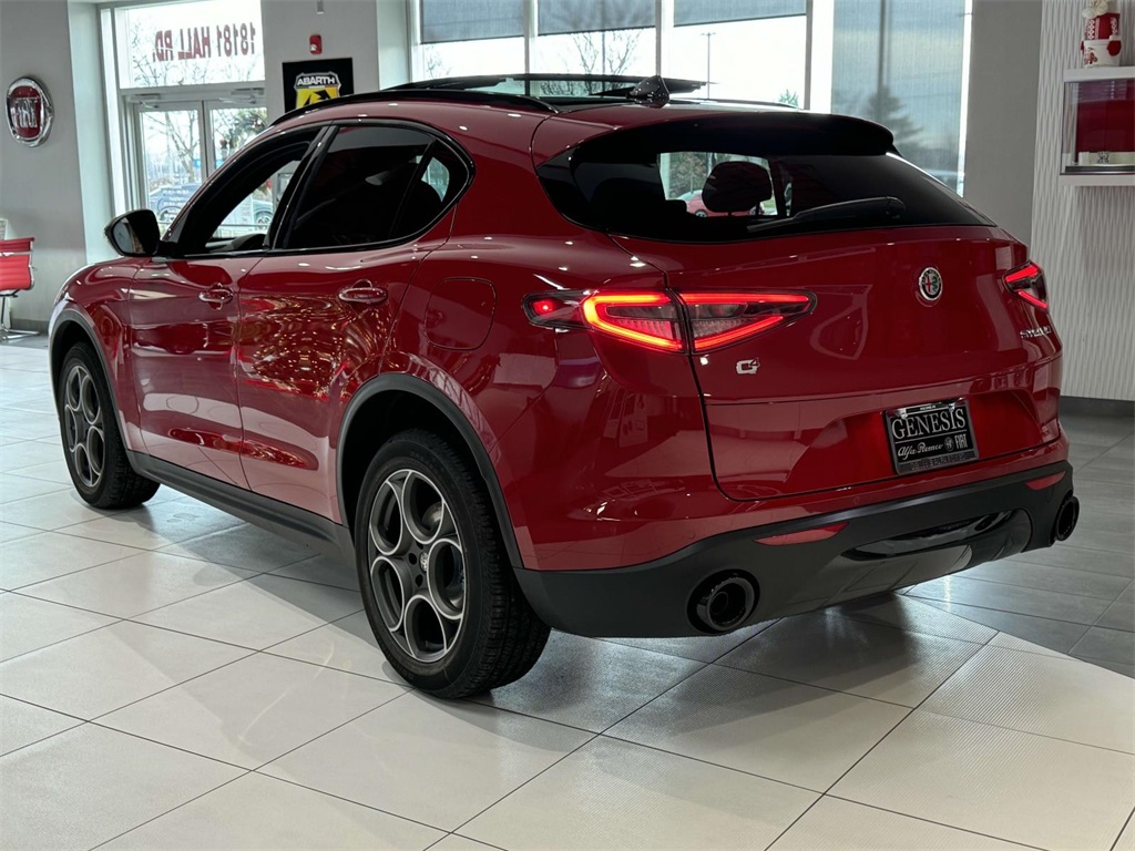 2025 Alfa Romeo Stelvio Sprint photo 4