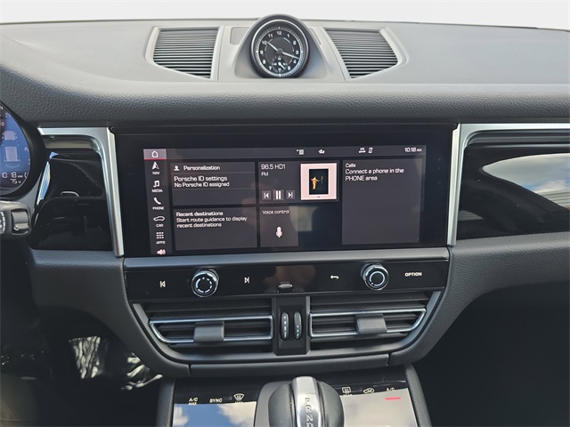 2022 Porsche Macan Base photo 18