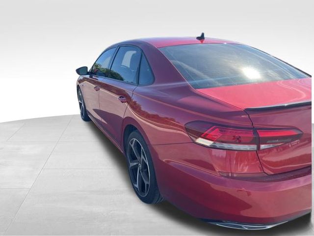 2021 Volkswagen Passat 2.0T R-Line photo 4