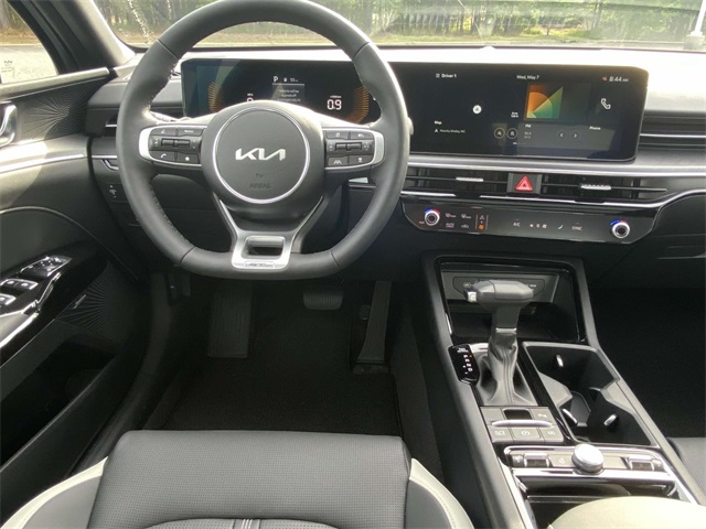 2025 Kia K5 GT-Line photo 9