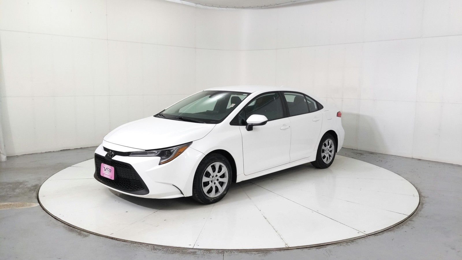 Used 2022  Toyota LE image 1
