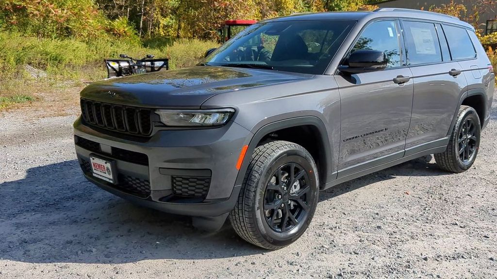 2025 Jeep Grand Cherokee Altitude X photo 3