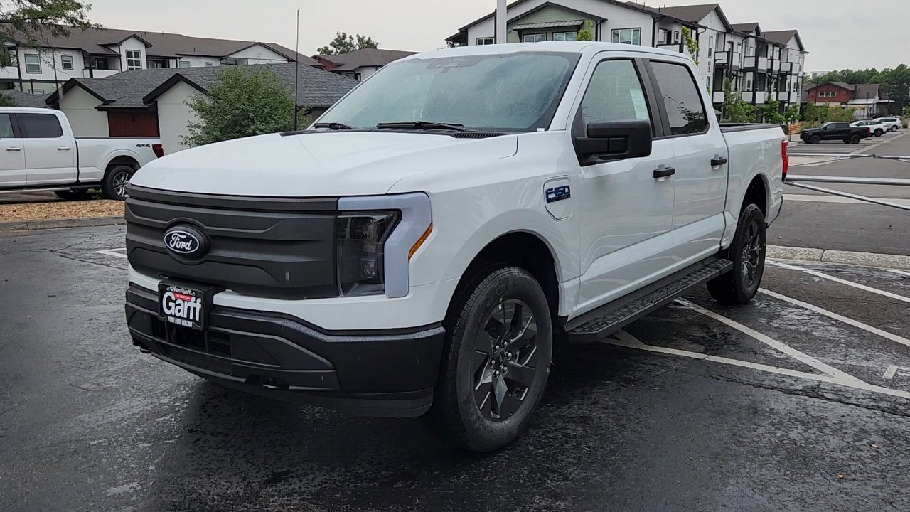 2025 Ford F-150 Lightning photo 3