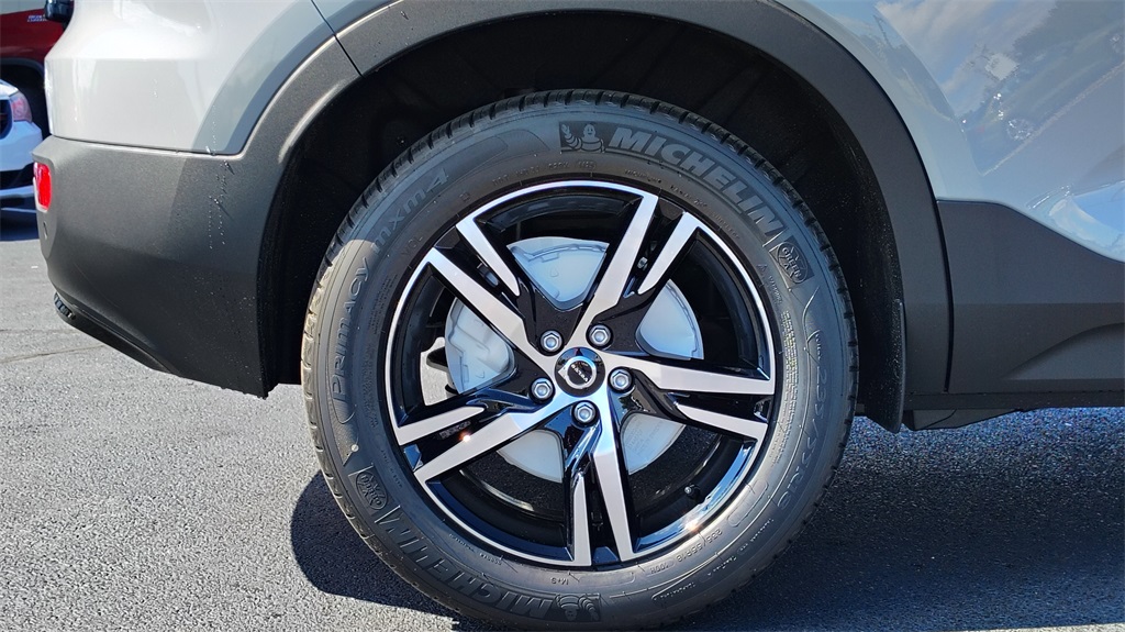 2026 Volvo XC40 Core photo 26