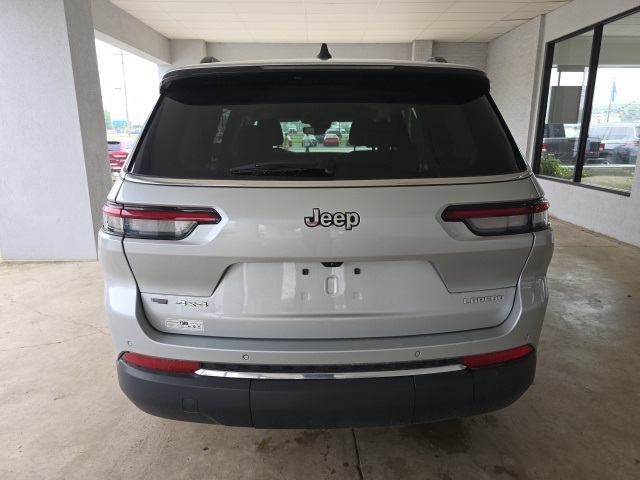 2022 Jeep Grand Cherokee Laredo photo 4