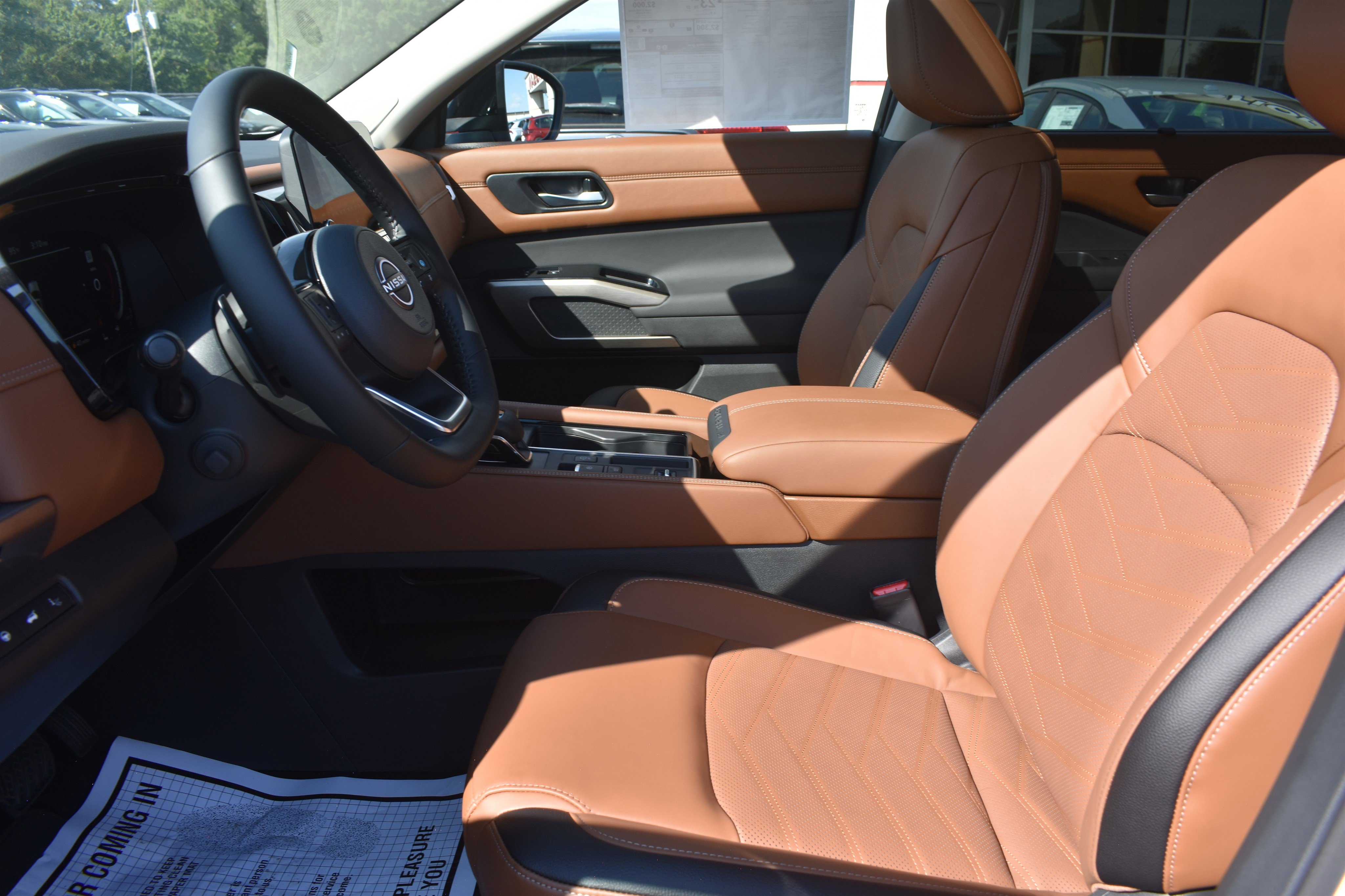 2025 Nissan Pathfinder Platinum photo 7