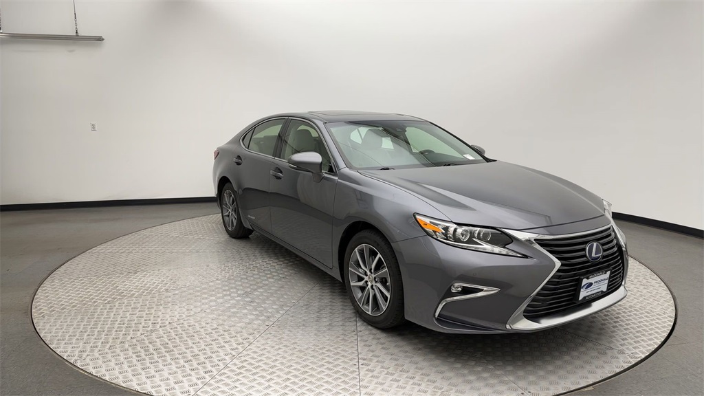 2017 Lexus ES 300h photo 8