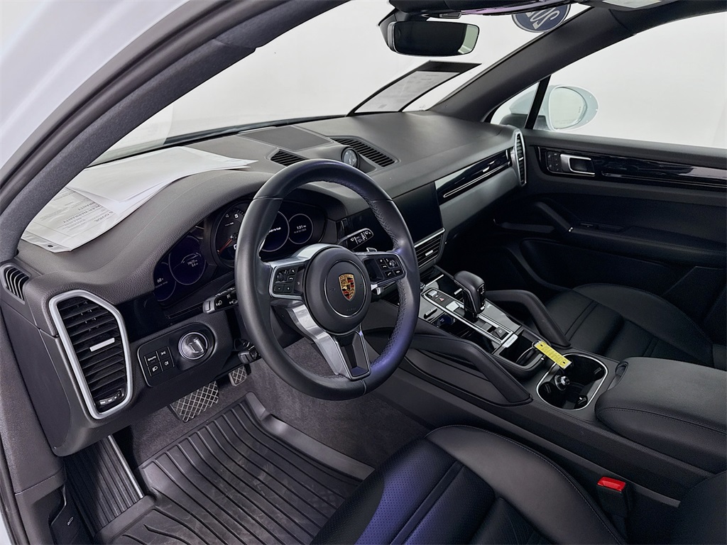 2023 Porsche Cayenne Platinum Edition photo 4