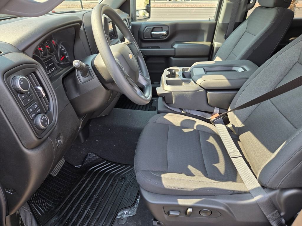 2025 Chevrolet Silverado 2500HD Custom photo 6