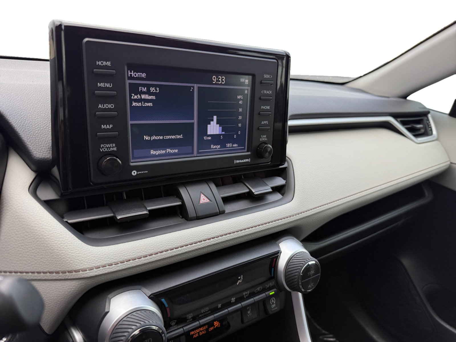 2021 Toyota RAV4 XLE photo 12