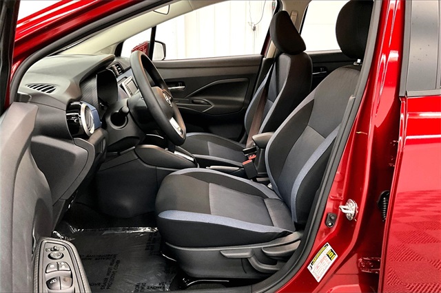 2025 Nissan Versa 1.6 SV photo 9