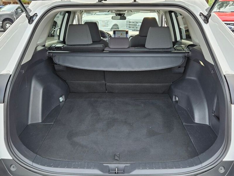 2023 Toyota RAV4 XLE photo 12
