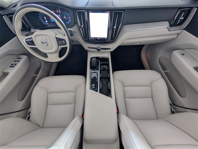 2023 Volvo XC60 Recharge Hybrid T8 Plus photo 9