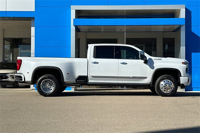 2026 Chevrolet Silverado 3500HD High Country photo 3