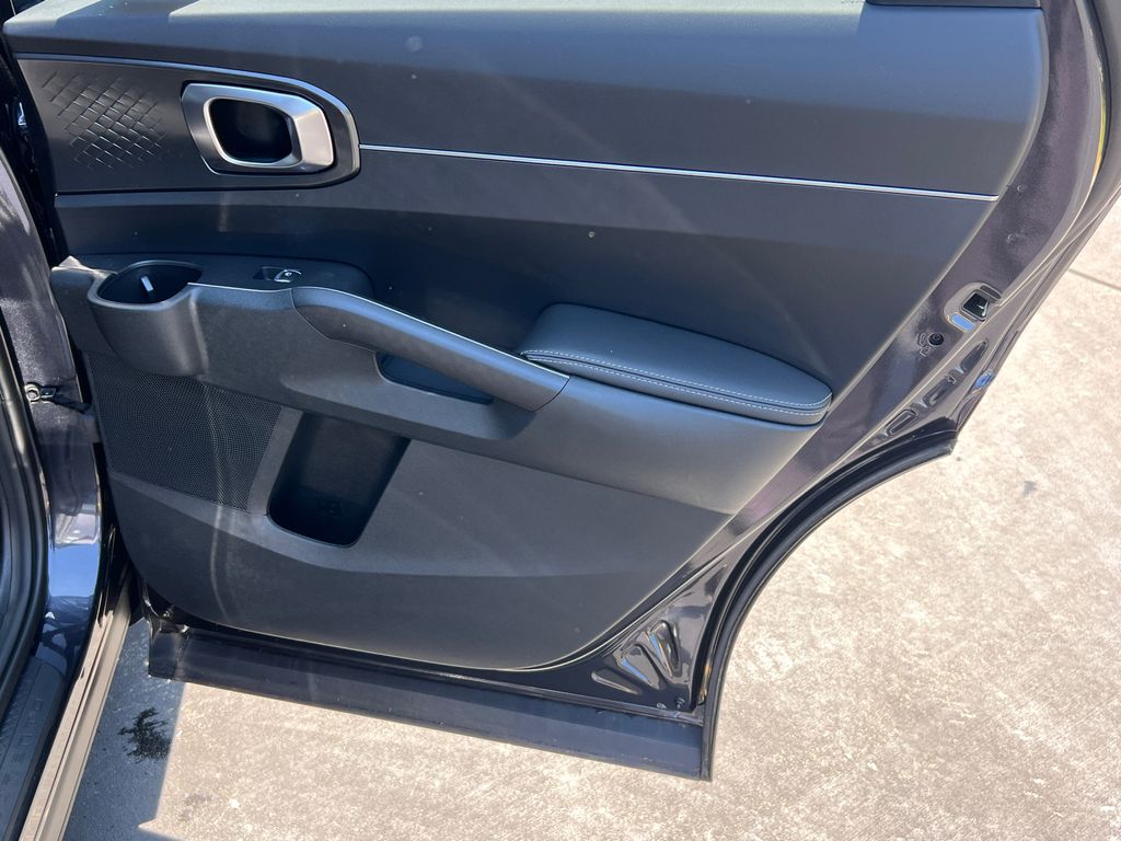 2025 Kia Sorento S photo 16