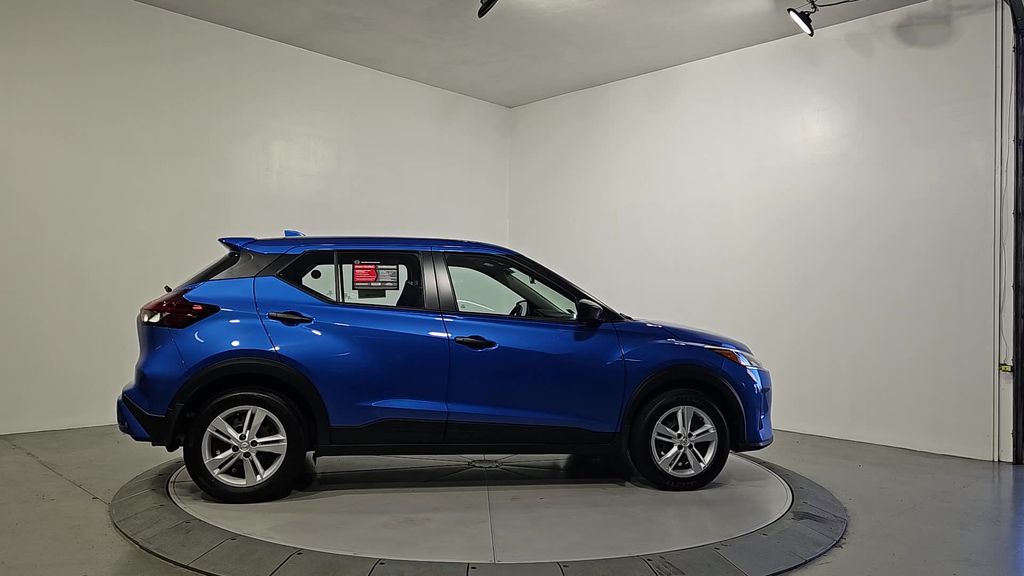 2024 Nissan Kicks S photo 6
