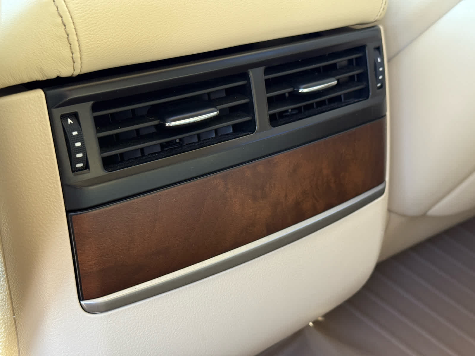 2021 Lexus LX 570 photo 28