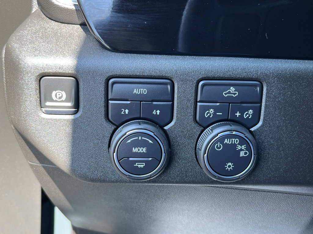 2025 Chevrolet Silverado 1500 LT photo 5