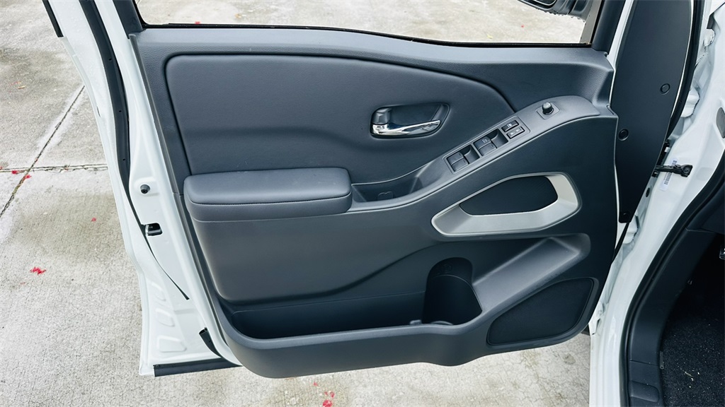 2025 Nissan Frontier SV photo 13