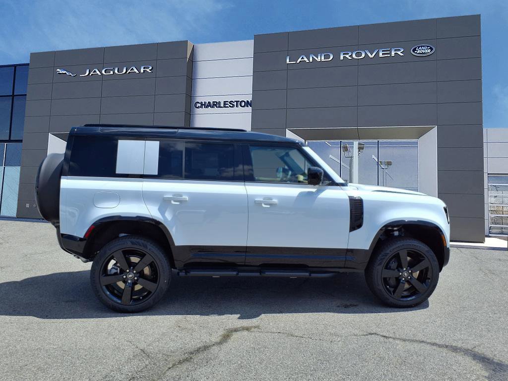 2025 Land Rover Defender 110 X-Dynamic SE photo 6