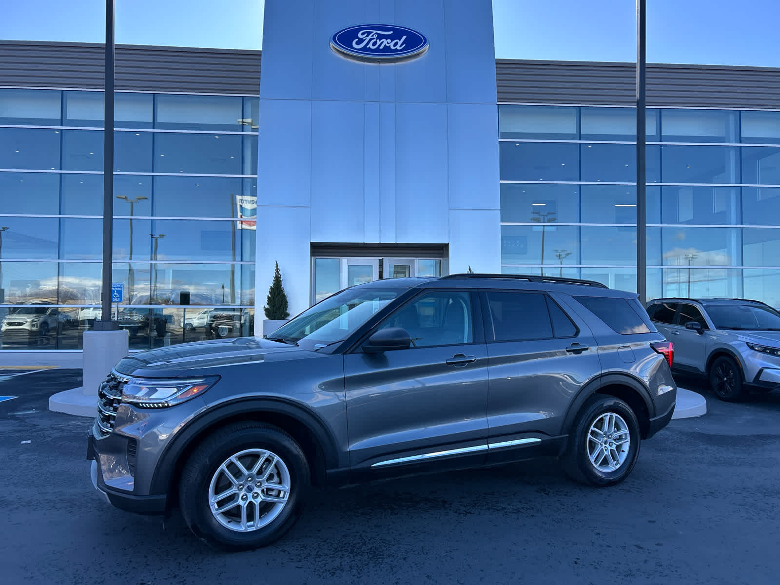 2025 Ford Explorer Active's photo
