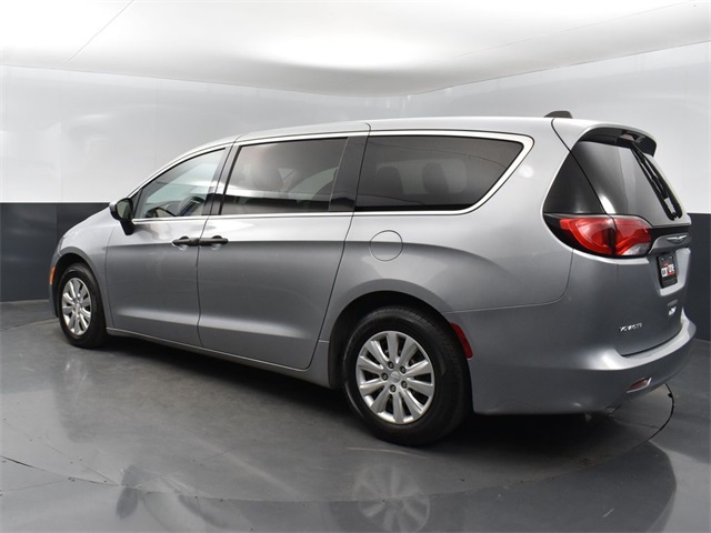 2021 Chrysler Voyager L photo 3