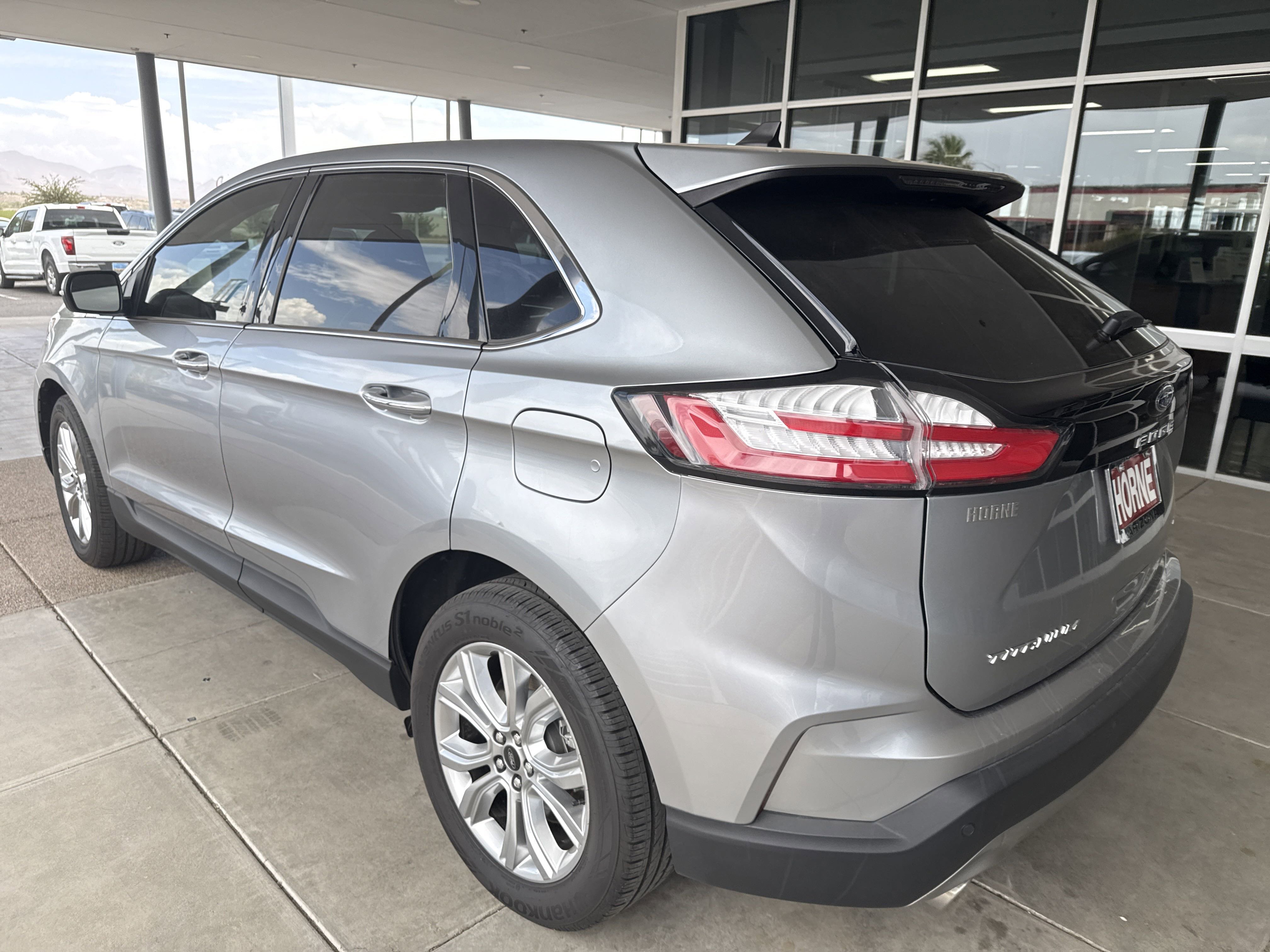 2024 Ford Edge Titanium photo 2