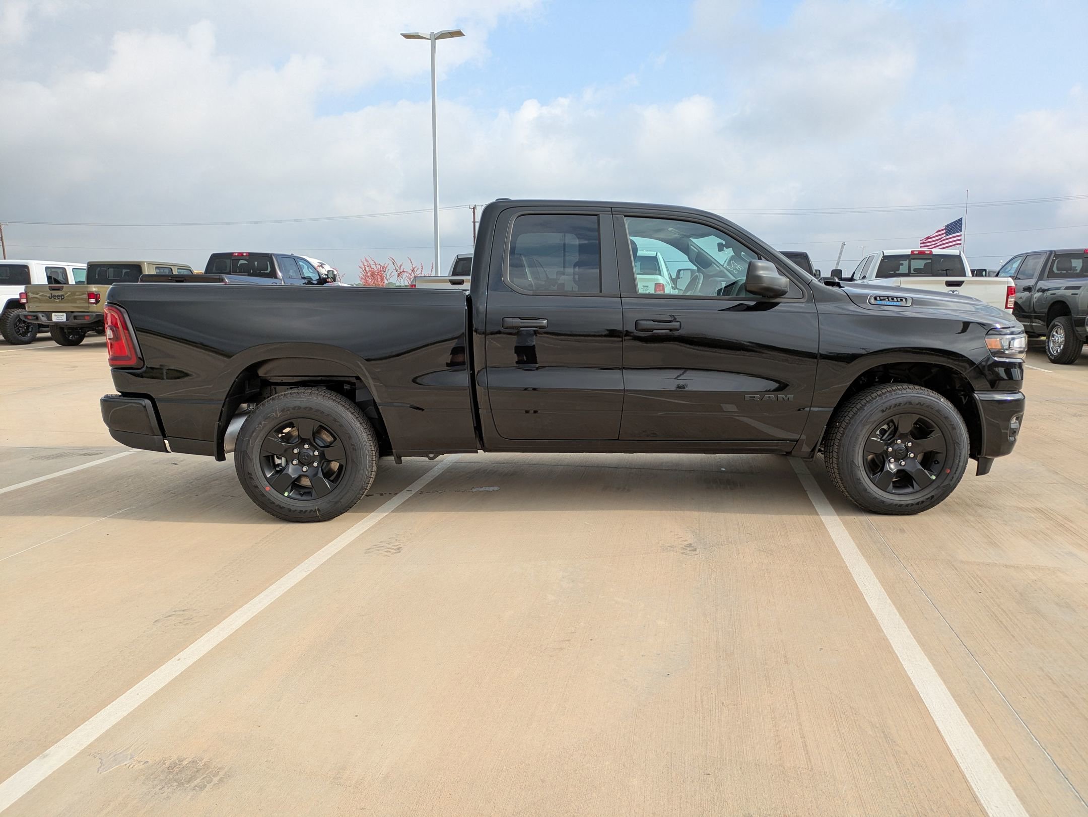 2025 Ram 1500 Tradesman photo 2