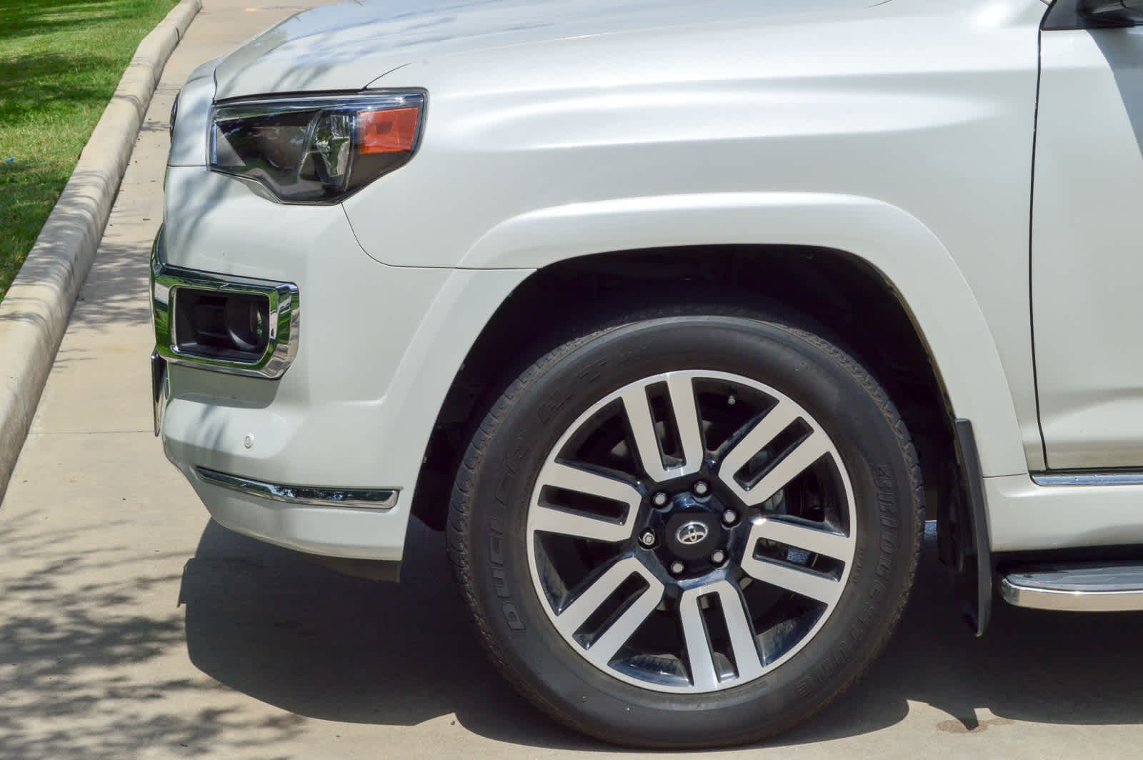 2022 Toyota 4Runner Limited photo 8
