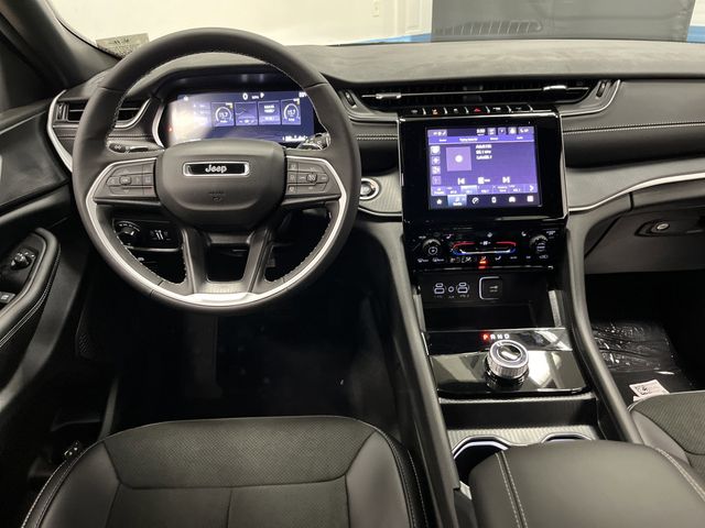 2025 Jeep Grand Cherokee Altitude X photo 4