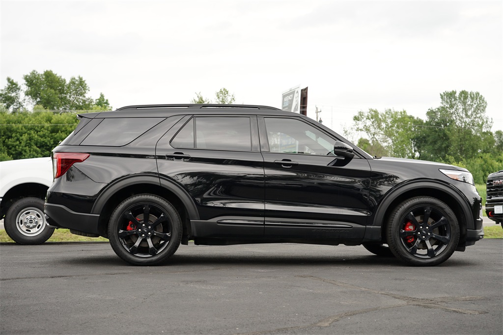 2023 Ford Explorer ST photo 2