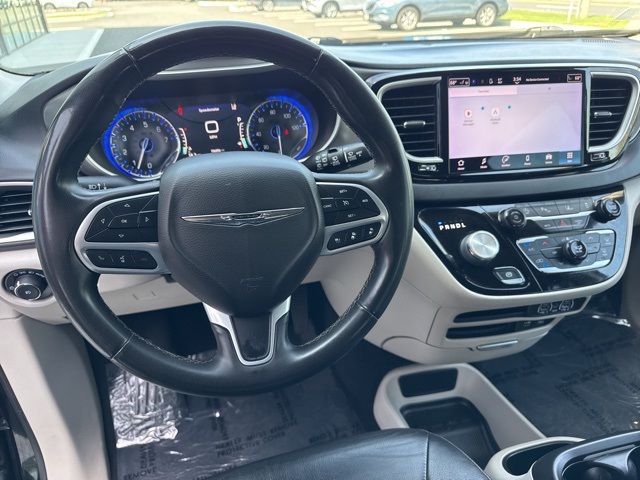 2022 Chrysler Pacifica Touring L photo 17