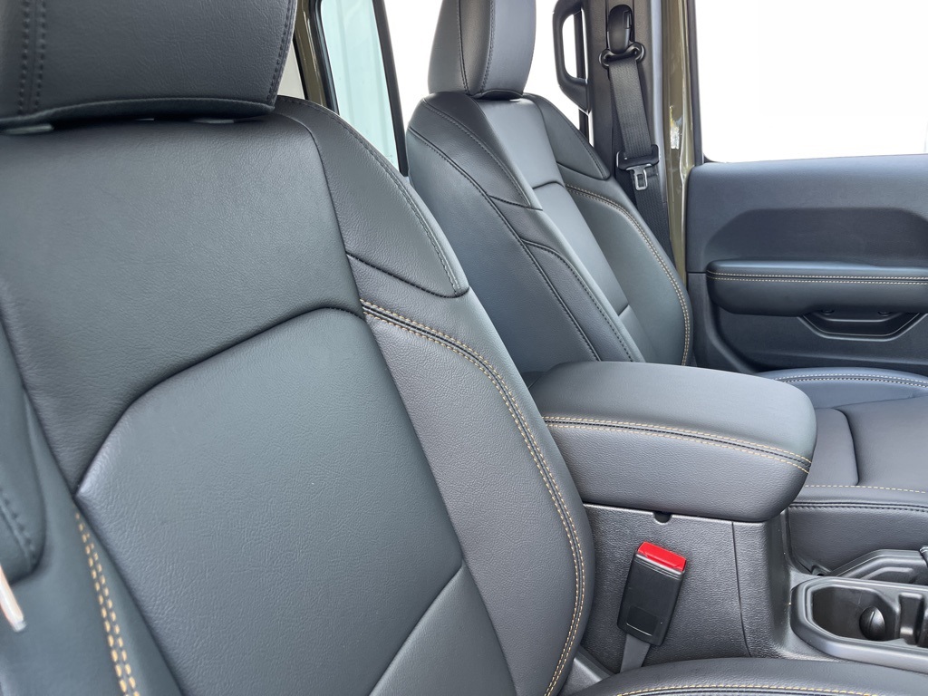 2025 Jeep Gladiator Sport photo 33