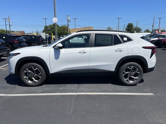 2025 Chevrolet Trax LT photo 4