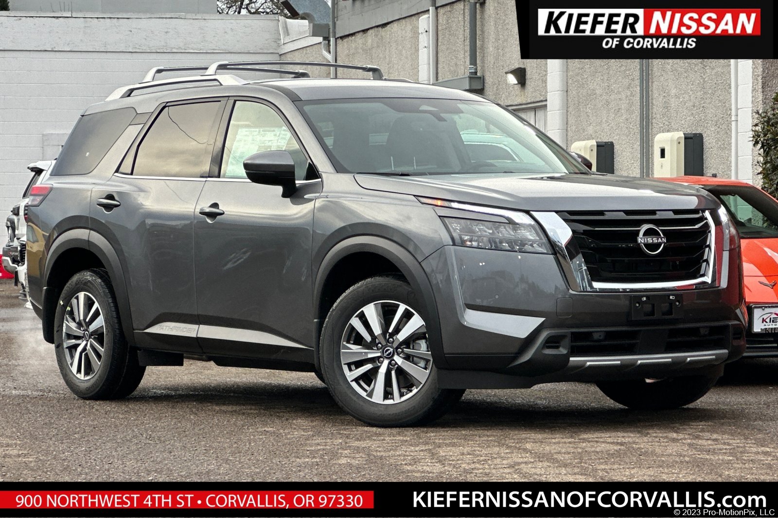 2025 Nissan Pathfinder SL's photo