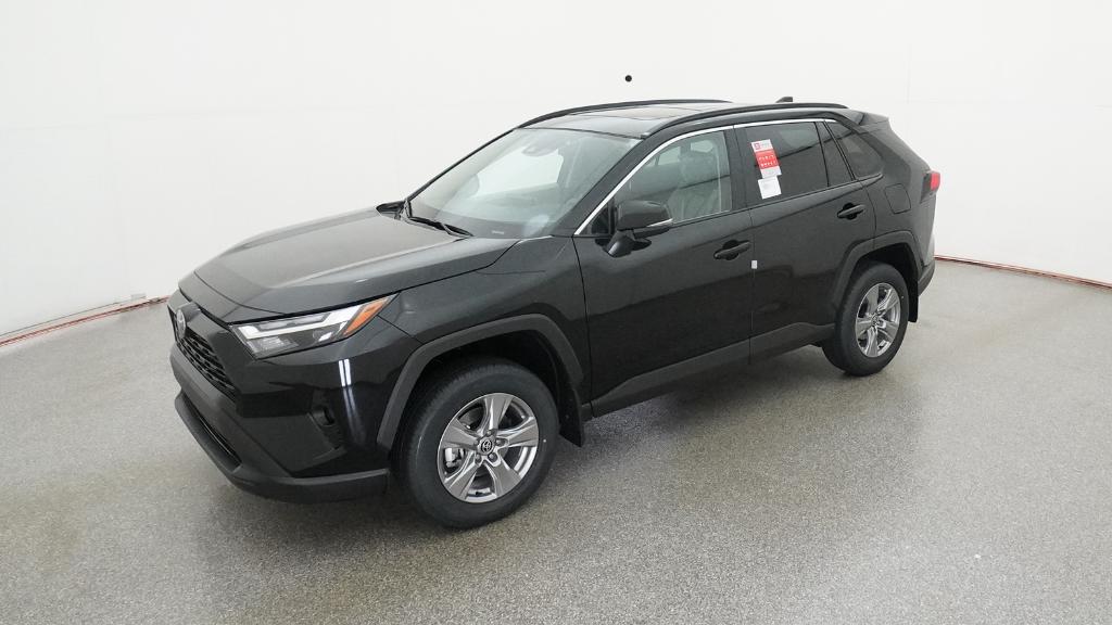 2025 Toyota RAV4 XLE's photo