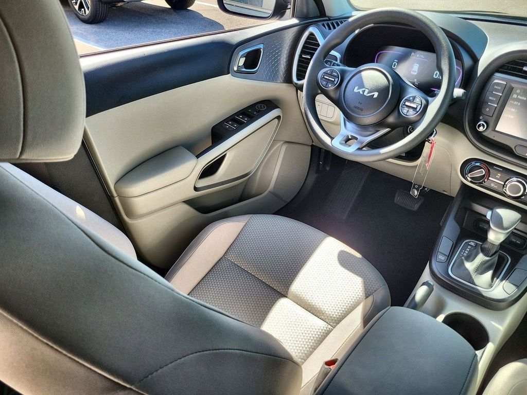2025 Kia Soul LX S photo 16