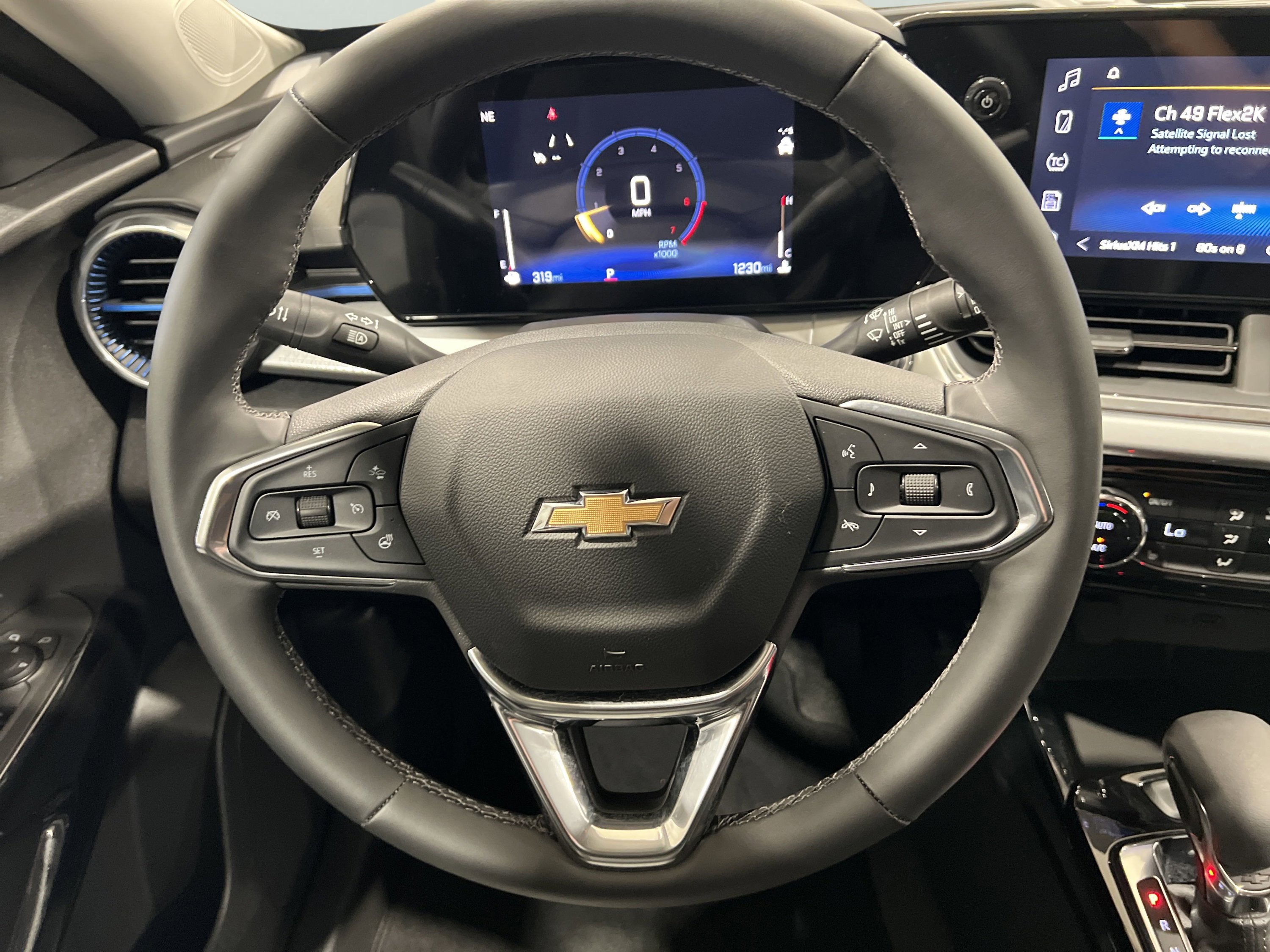 2025 Chevrolet Trax LT photo 12