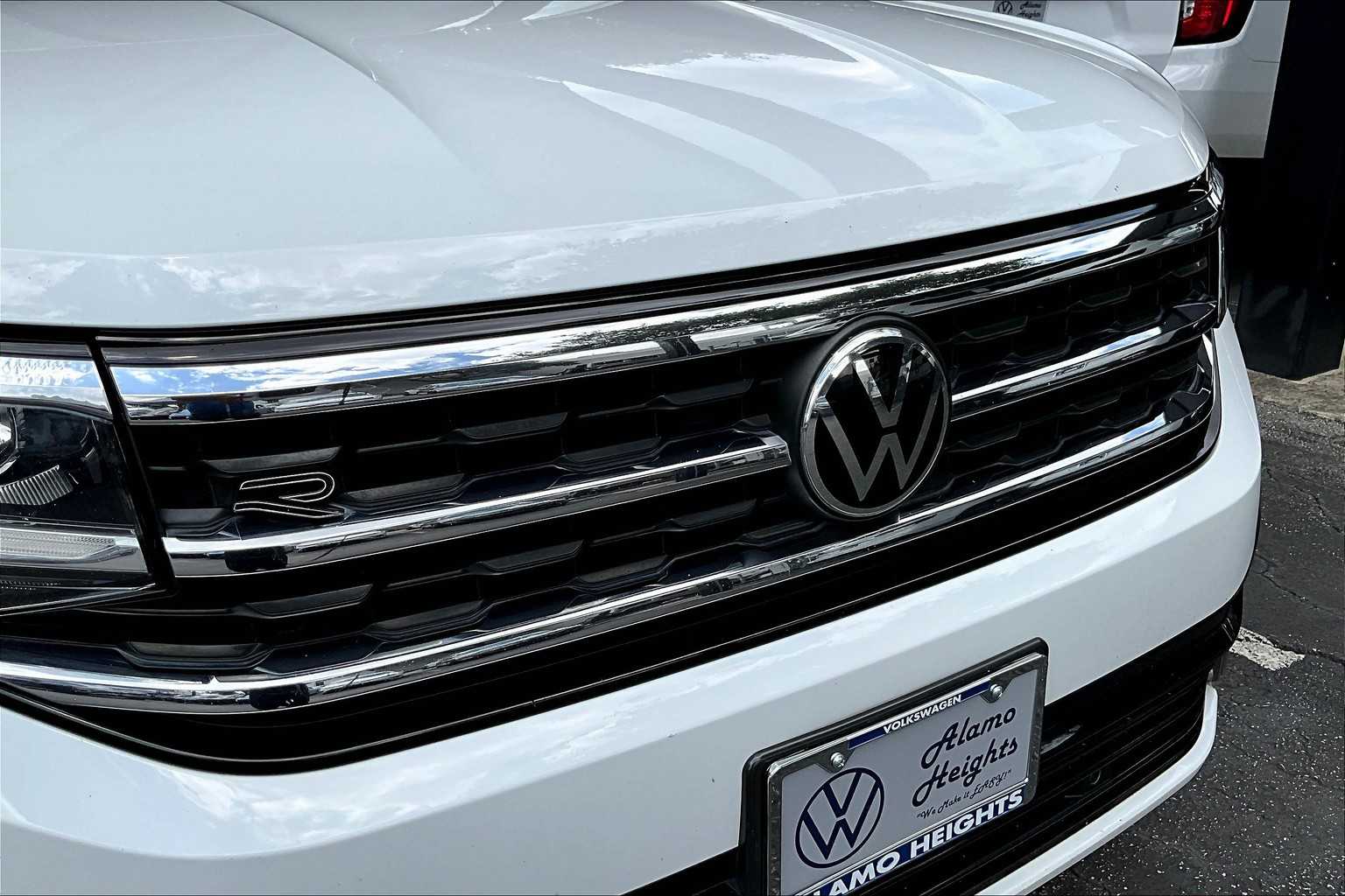2021 Volkswagen Atlas SE Technology R-Line photo 30